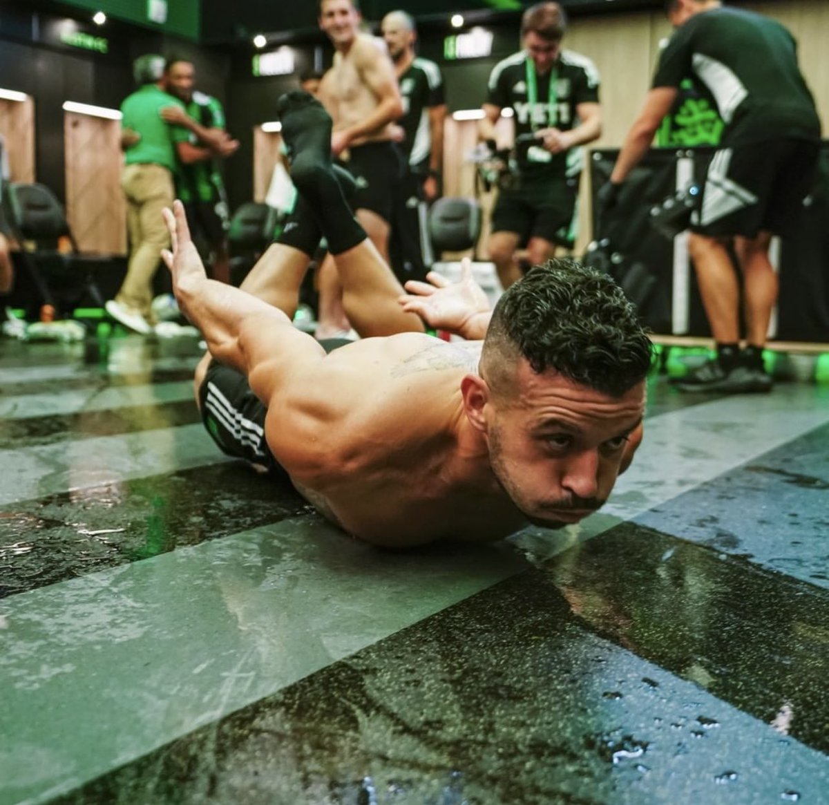 FeliMartins8's tweet photo. Waking up after getting 3 points last night 💚 https://t.co/yPCSfK6LNN