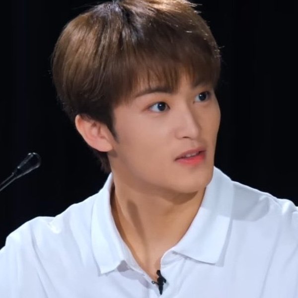 왜 지금이 더 아기같아..?
          
             17세                             24세