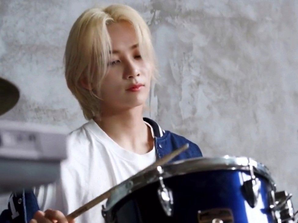 Jeonghan as bunnies (@myjeongbun) on Twitter photo 