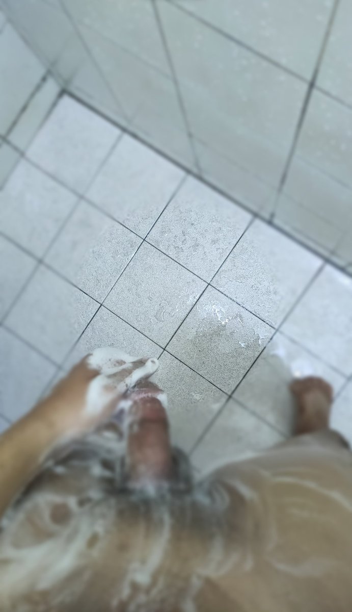 OfficialAkiem's tweet photo. Situasi di bilik Mandi
��
​A . ambik fone kejap
​
​M . Nak buat Ape ambik fone Nak snap butuh ke pun ..
​
​A. 🤔🤔🤔😆😆😆 

#Followme
#Kunyit
#AsianBoy https://t.co/PmCIusRRPb