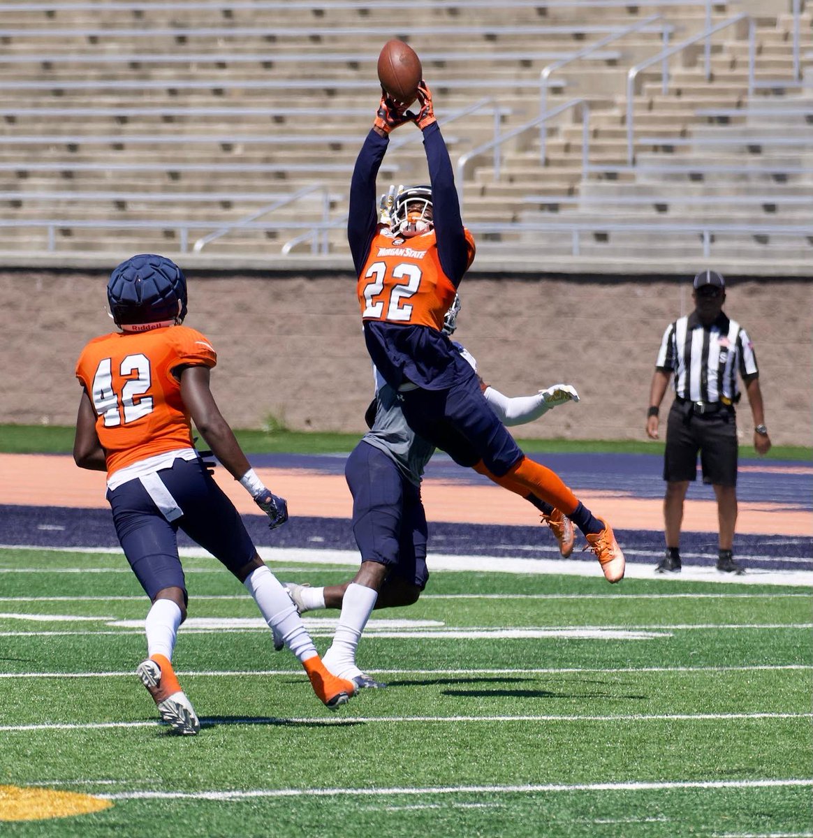MSUBearsFB's tweet photo. Scrimmage 1📸🏈✅

#MorganStateFootball https://t.co/88NzKHPPgN