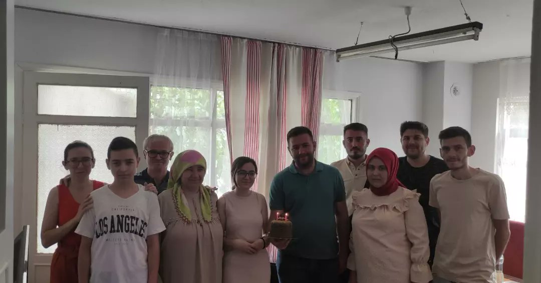 akgencliksoma45's tweet photo. 14 Ağustos Partimizin Kuruluş yıl  dönümü münasebetiyle, İlçe  Gençlik kollari Başkanımız Hami IRMAK ve yönetim kurulu üyelerimiz ile ilk kez oy heyecanı yaşacak  kardeşlerimizin doğum günlerini kutladık. hayatlarında başarılar dileriz.
#gençlerinpartisi21yaşında
#birdik21olduk https://t.co/wODzkVQ7sr