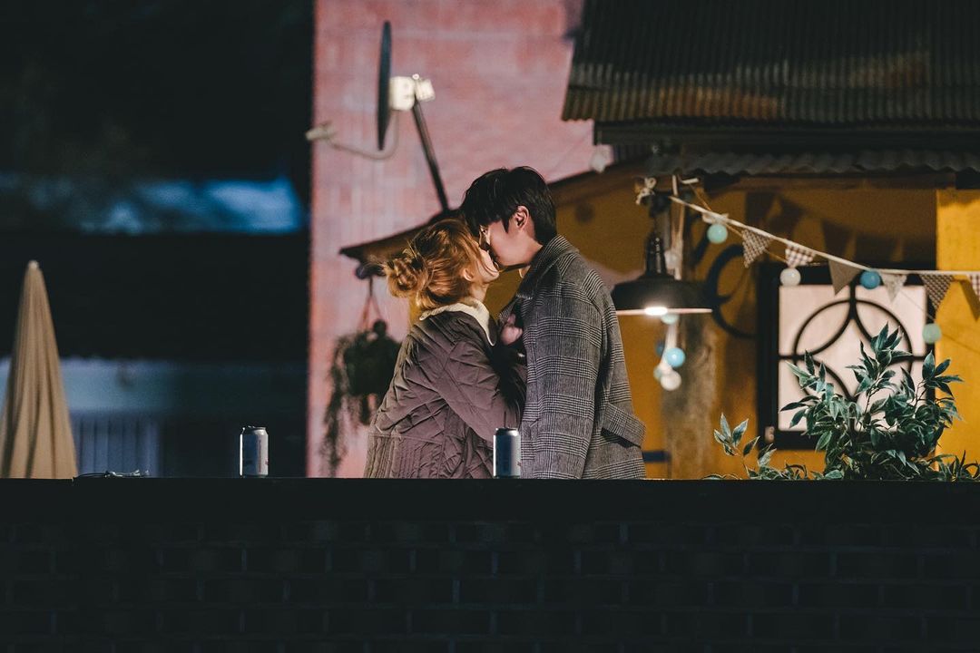 Mewie_shiny's tweet photo. [Still Cuts] Every cloud has a silver lining ☁️🌦️🌤️. #JinxedatFirstEp16 #JinxedatFirst 👑🧸🔮⚡️🐟🍭#NaInWoo #나인우 #นาอินอู #SeoHyun #서현 #ซอฮยอน #징크스의연인 #TheJinxsLover https://t.co/tQLoNzJgMO