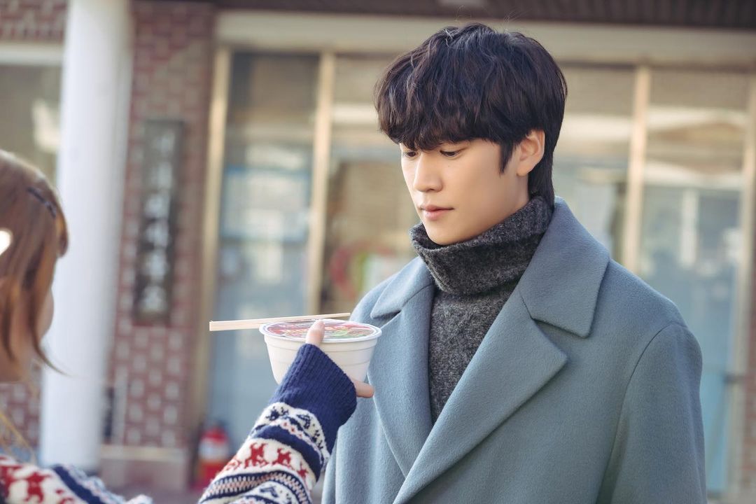 Mewie_shiny's tweet photo. [Still Cuts] Soo-Kwang waiting for New Seulbi #JinxedatFirstEp16 #JinxedatFirst 👑🧸🔮⚡️🐟🍭#NaInWoo #나인우 #นาอินอู #SeoHyun #서현 #ซอฮยอน #징크스의연인 #TheJinxsLover https://t.co/UAT4ZulP08