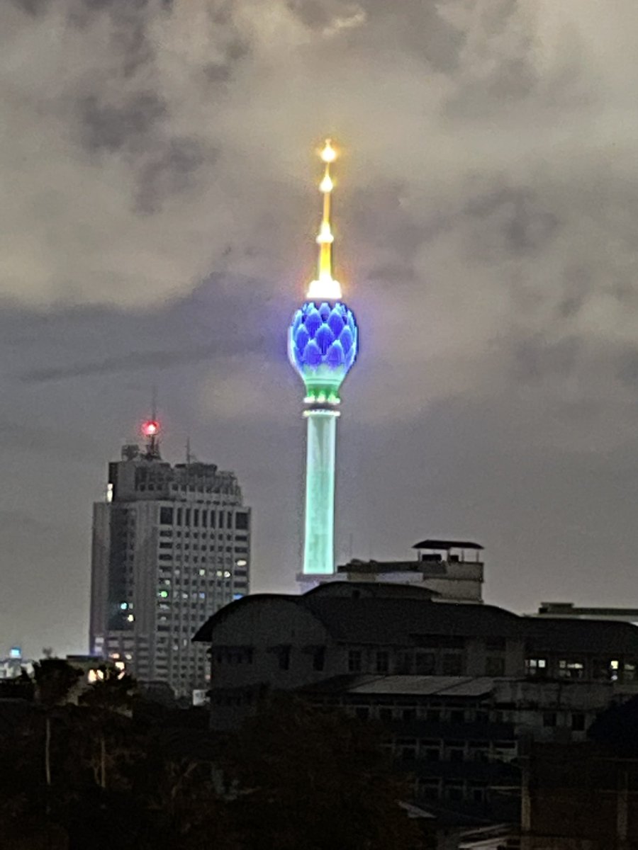 harshap's tweet photo. Lotus tower is illuminating right now. What’s the special occasion? Oh is to show no more electricity challenges now? Or is this a requirement to routinely check the system? #lka #lotustower නෙලුම් කුලුන! https://t.co/hQQ9Tr0f2a