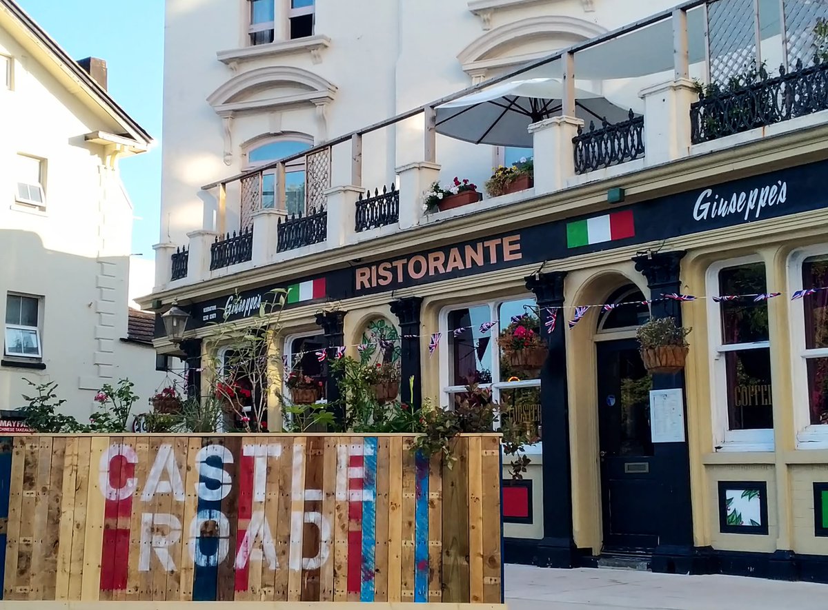 Chris_AttwellLD's tweet photo. If you haven't seen the changes that have been made to #CastleRoad, to encourage active travel and increase greening, please do pop along September 3rd/4th to the Castle Road Summer Market 2022 and support this jewel in #Southsea's crown. https://t.co/sLy5NyUSPN