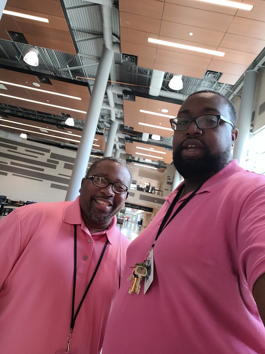 WLMSChoir's tweet photo. Twinning w/Mr. Wiggins and @mrjmalone .'s AMAZING shoes. #DayOneEnergy #PreparetobeAmazed

@HumbleISD_WLMS https://t.co/KGA8iJ8zfd