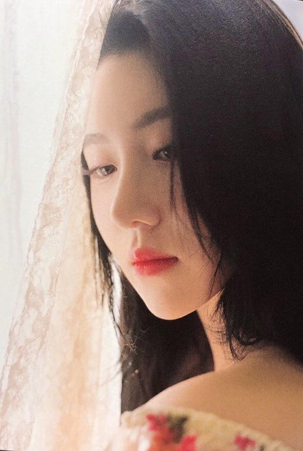 mori_cherry_'s tweet photo. Every letter I sent you 앨범 사진 보정 

#백예린 #yerinbaek https://t.co/1sbZRfh6J6