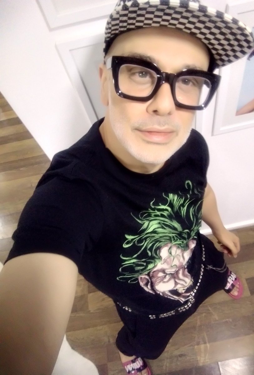 marcostosti1's tweet photo. #geeklifestyle #geekmood #geekfashion #geekculture #geekselfie #geekstyle #stylegeek #geek #saopaulo #Brasil #moodselfie #moodcolor #maduros #maduroshermosos #madurogay #madurostyle #maduroshermosos #maduros_del_mundo #madurosguapos #hombresmaduros #51anos #selfielife #joker https://t.co/QVYzHLq79q