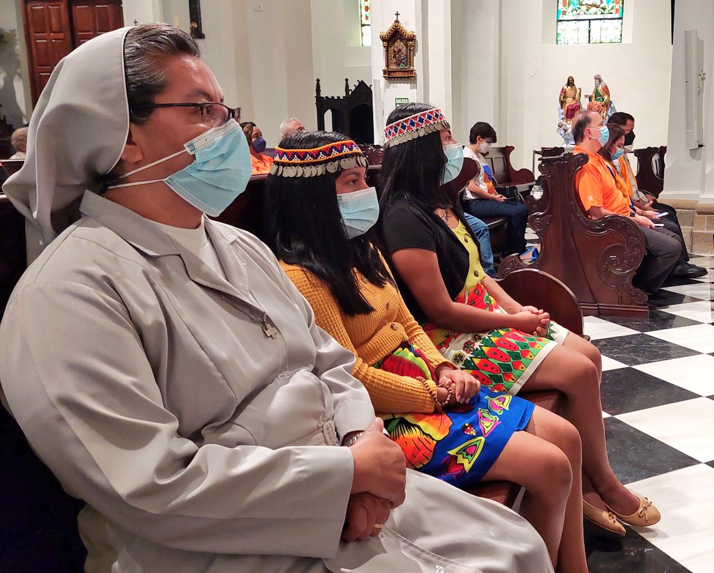 criticaenlinea's tweet photo. Arzobispo de #Panamá, José Domingo Ulloa recuerda en su homilía dominical el "Día Internacional de los Pueblos Indígenas" y recueda el inicio de la fase de solidaridad de la Campaña Arquidiocesana con su lema #DaLaMano. https://t.co/nTewjNrKQN