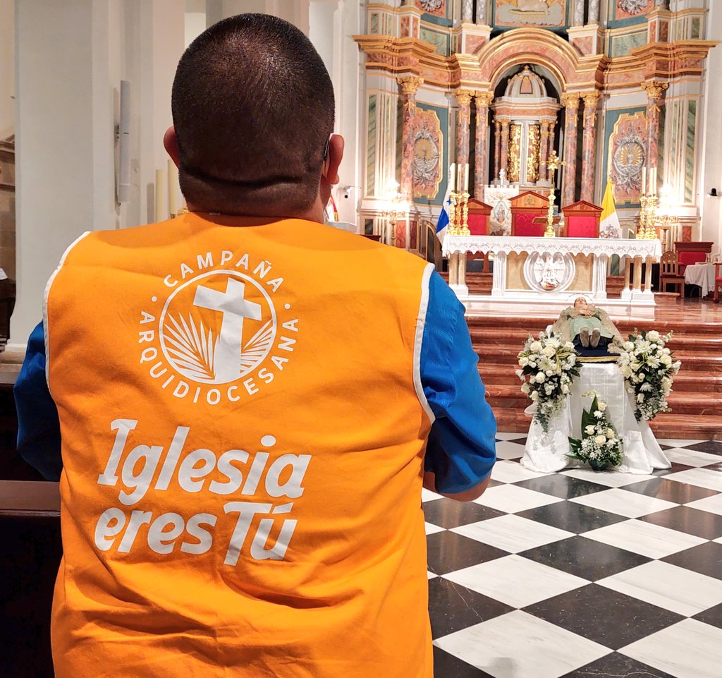 pacatolico's tweet photo. #MisaDominical
#DaLaMano «Sin tu aporte la labor se hace difícil, aunque no imposible, porque contamos con la Providencia que nunca abandona. Necesitamos de ti, de tu persona, de tu compromiso y tus talentos. Y también de tu corresponsabilidad económica»
#MonsUlloa https://t.co/0QhJFB0X32