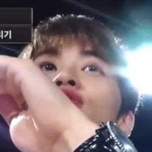 I999802's tweet photo. 웅 마크 뽀뽀 https://t.co/sXozkLBysb
