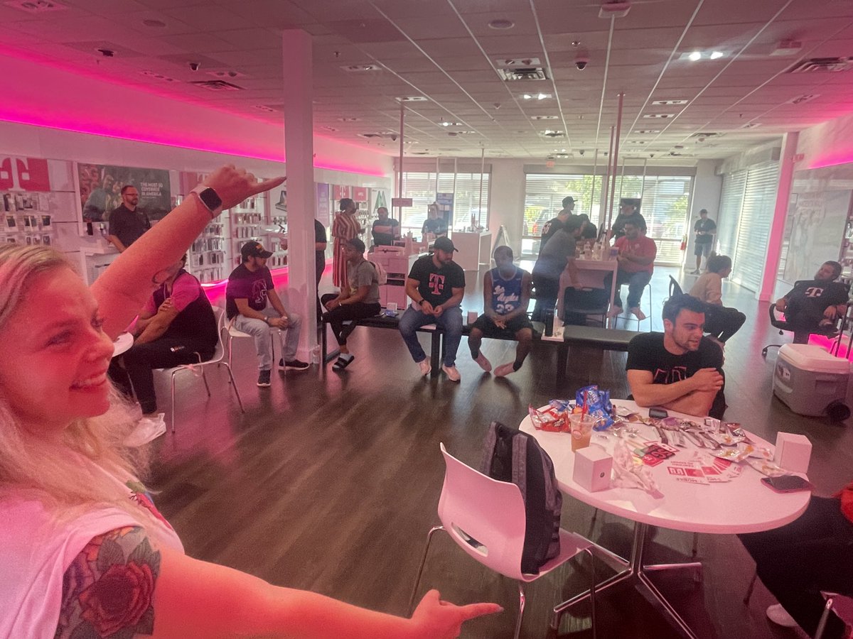 Investing in our OKC #Tmobile team 🎉 Lovin these early morning training 🥳 ⁦<a href="/kylin_gable/">Kylin Gable</a>⁩
