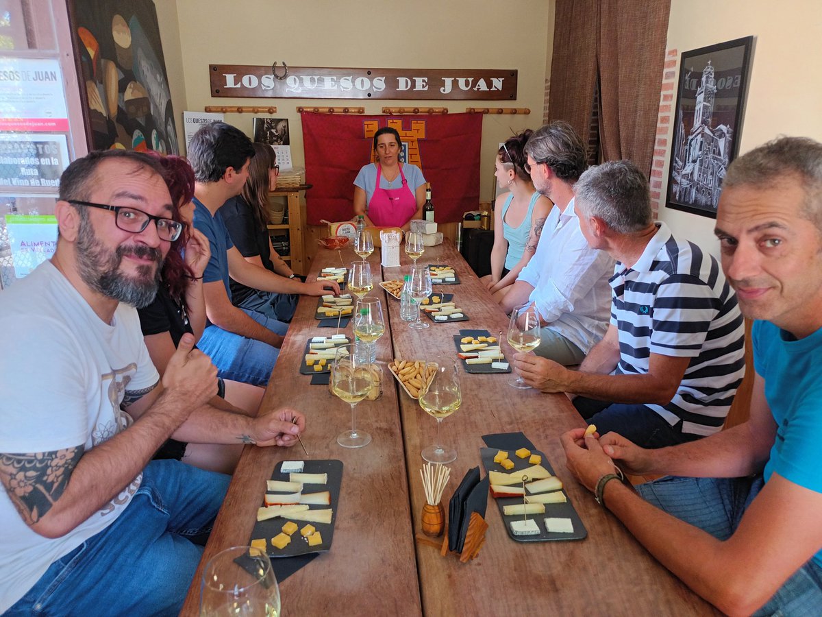 quesosJUAN's tweet photo. #domingoabierto de #cata en #LosQuesosdeJuan con el equipo de #MappingMe
#mapping
#renacentista2022
#MedinadelCampo
#mappingmedina https://t.co/9BJJBNimiM
