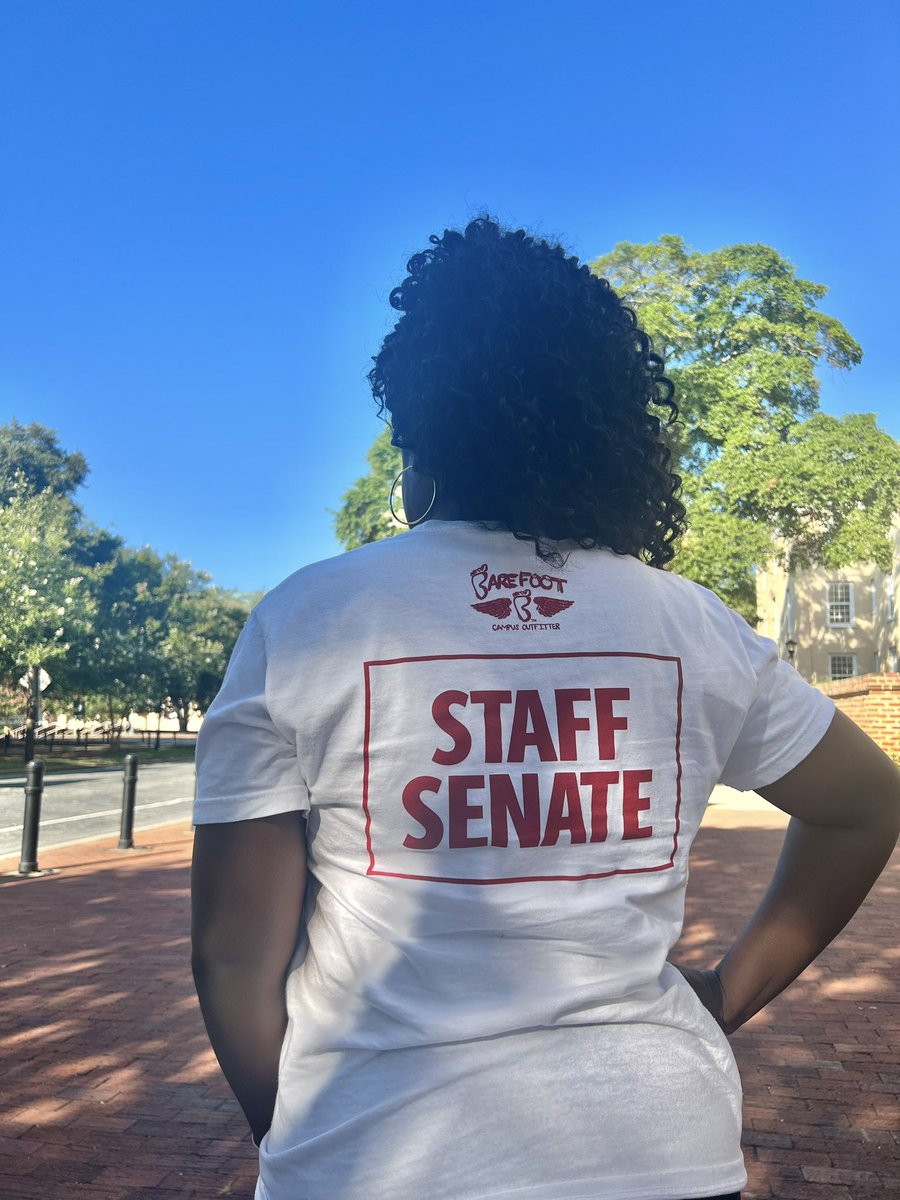 RushondraJames's tweet photo. Enjoyed the morning volunteering for @UofSC move-in on behalf of @UofSCStaffSen! A special shout out to Senator Kelley Fink, organizer extraordinaire for such a seamless process! https://t.co/lc2uGH0YyR