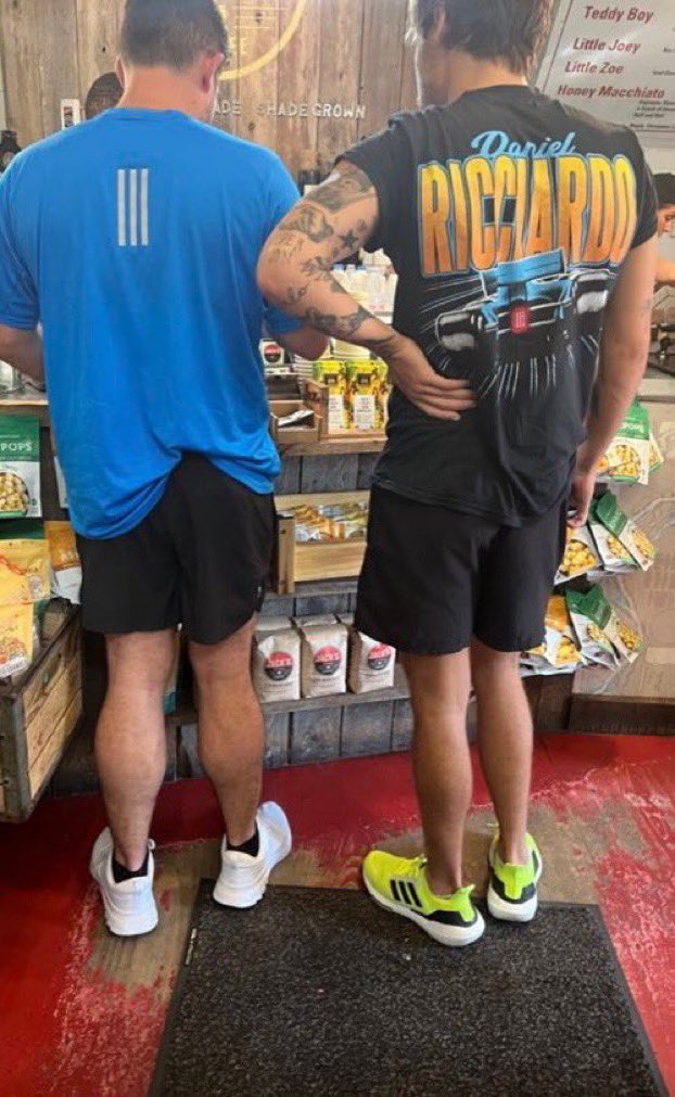 HStylesItalia's tweet photo. Harry recentemente a New York! https://t.co/1Mpau2BOvU