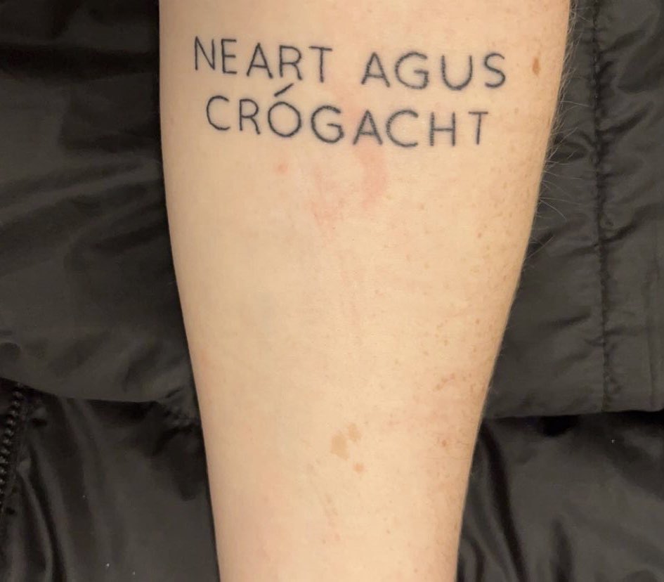 Score_Beo's tweet image. Take a closer look at Orlagh Lally’s left arm. Her tattoo remembers Red Óg Murphy.

Neart na Chrogach - Strength and Bravery

Orlagh was housemates with Red Óg Murphy while in college in DCU “He was brave and strong and helped me through so much”