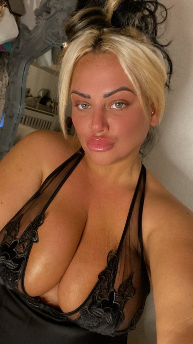 MistressesStar's tweet photo. Lets have some fun🤪😈🔑👑😘 #findom #paypig #sub #fetish #slave https://t.co/DnjhLviIEi