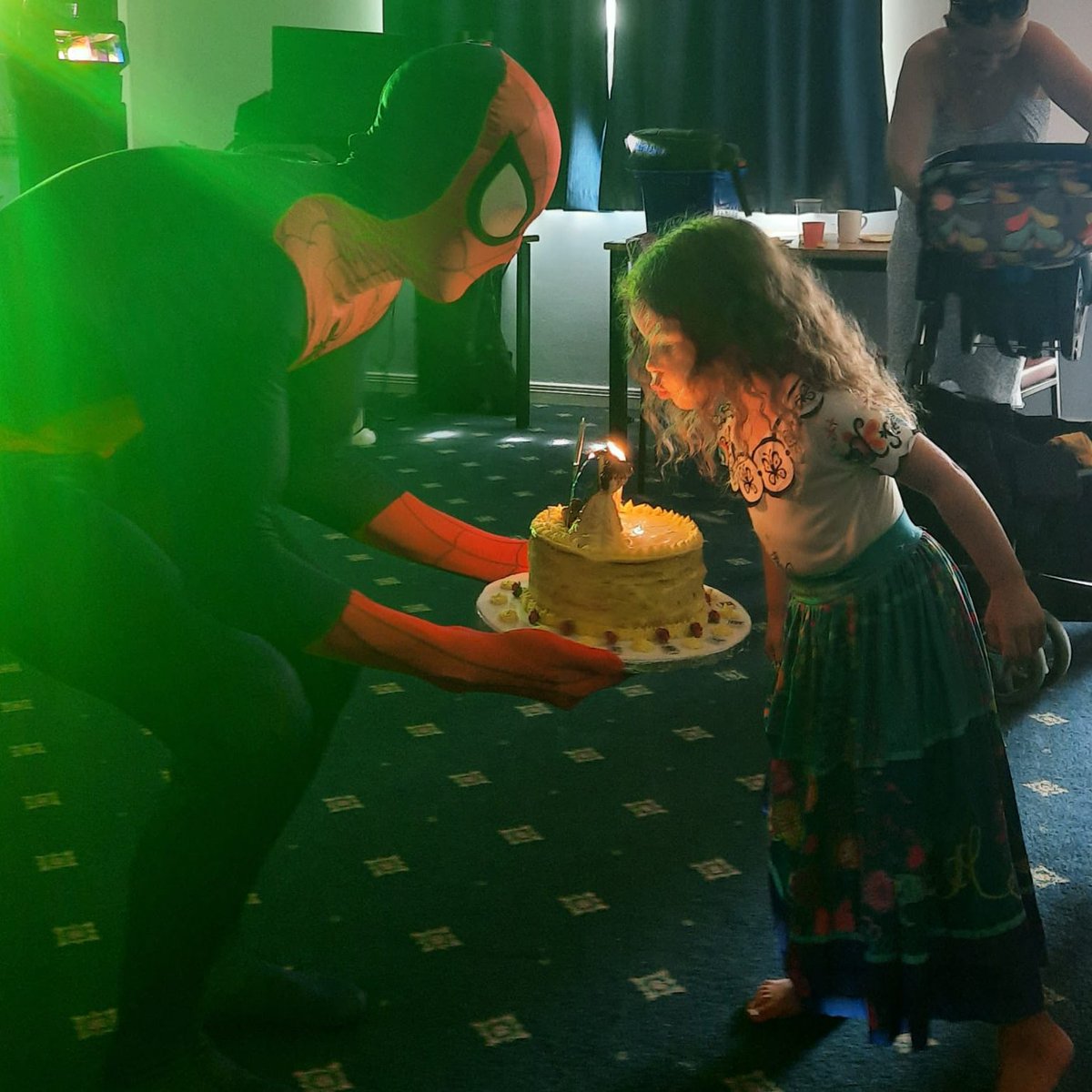 jamescutlan's tweet photo. SUPER SUNDAY PARTY πβοΈπ
.
Superheroes and Princesses for Izzyβs 4th Birthday (tomorrow)
.
Even got in on the act as Spider-Man and Mummy being Super-Woman π·π
.
#IzzyJune #BirthdayGirlTomorrow #Four https://t.co/OeOo7byUSB
