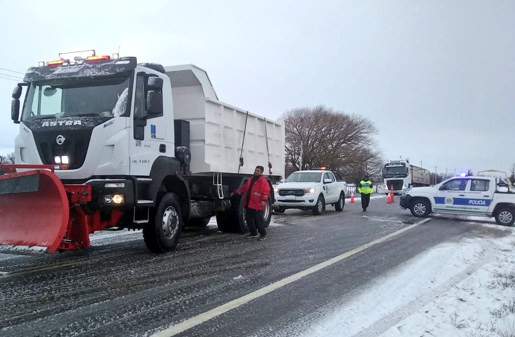 GOBIERNO DEL CHUBUT 
MINISTERIO DE SEGURIDAD
Subsec de Seg Vial | #APSV

#ATENCION
⏩RN40 
⏩GOB COSTA /TECKA

⚠️ SE REHABILITA EL TRÁNSITO 
⚠️ TRANSITAR CON EXTREMA PRECAUCIÓN 

⚠️PRESTE ATENCIÓN A LAS INDICACIONES DE LAS AUTORIDADES