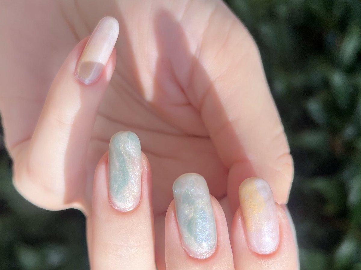 _723can's tweet photo. osaji 11 Drape
rom&amp;nd 06 OK
ネイルエス marshmallow taffy
ネイルエス crystal lake
ネイルエス 星金継

しらじら明けの朝、野原はかぐわしき香り、森の緑は濃い。
「タイタス・アンドロニカス」　シェイクスピア

#今日のネイル
#セルフネイル https://t.co/qsDdXpeoz8