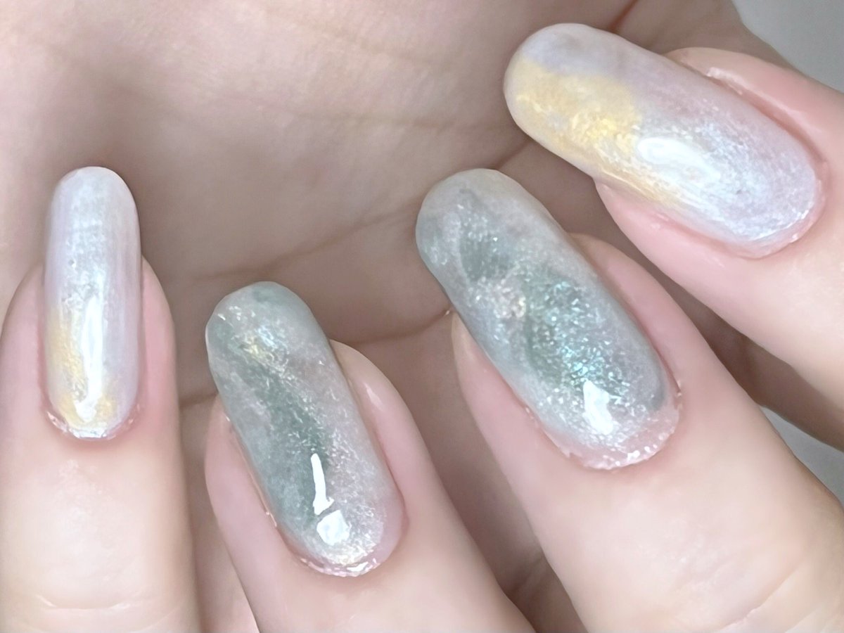 _723can's tweet photo. osaji 11 Drape
rom&amp;nd 06 OK
ネイルエス marshmallow taffy
ネイルエス crystal lake
ネイルエス 星金継

しらじら明けの朝、野原はかぐわしき香り、森の緑は濃い。
「タイタス・アンドロニカス」　シェイクスピア

#今日のネイル
#セルフネイル https://t.co/qsDdXpeoz8