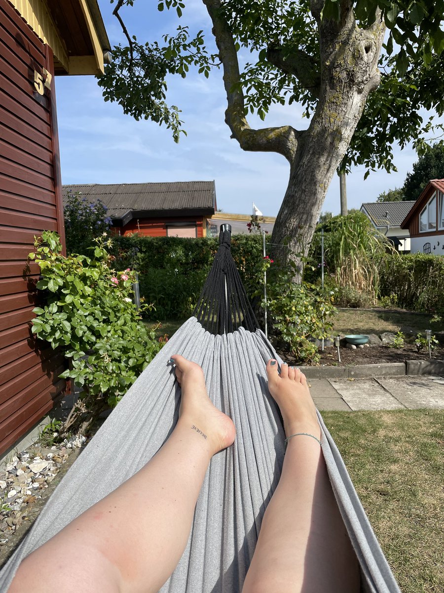 alohanicole13's tweet photo. Summer, sunshine, sunday and my beloved BELIEVE on my inner ankle 💙❤️💛 #summerisgood #lifeisgood #tedlasso #believe #sunshine https://t.co/tsakCL3srN