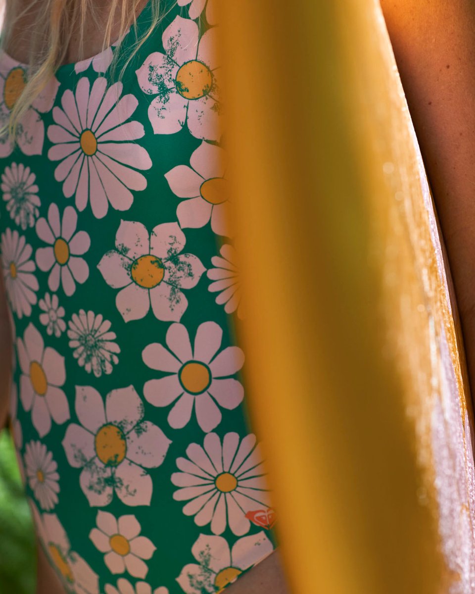 Roxy's tweet photo. Two styles in one πΌ the reversible #POPsurf one piece
https://t.co/CMrnE4Cwgl https://t.co/MzCLXDfvYn