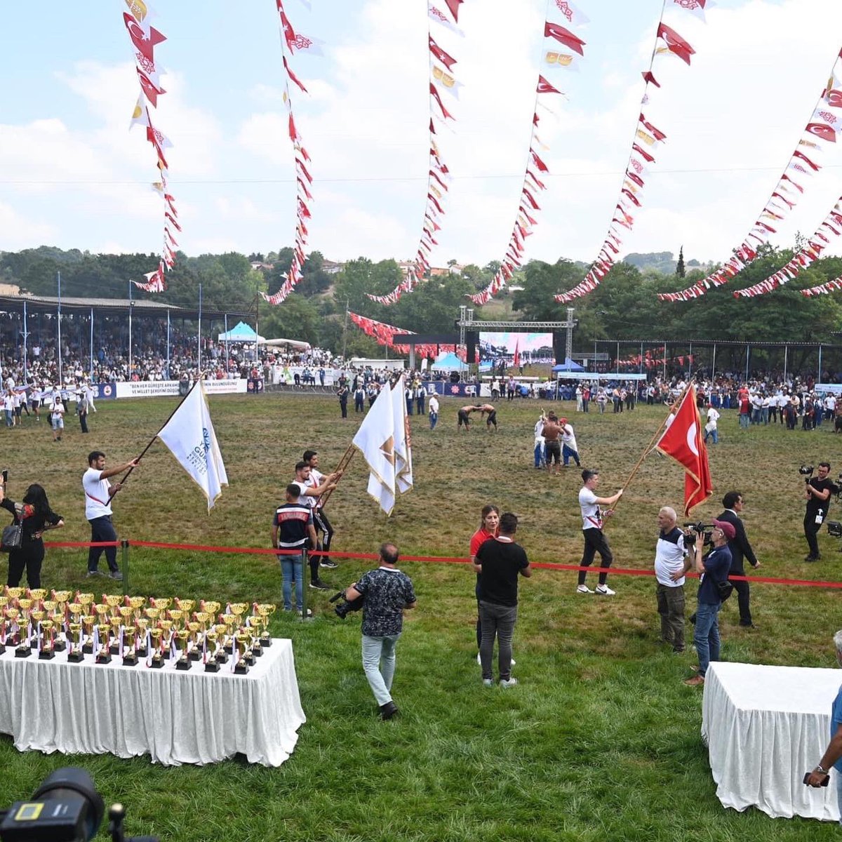 62. Geleneksel Kurtdereli Mehmet Pehlivan Güreşlerlerine katıldık. Güreş tutacak tüm pehlivanlarımıza Allah derman versin.🤼‍♂️ Misafirperverlikleri için Balıkesir B.B. Bşk. Yücel Yılmaz ve Karesi Bld. Bşk. Dinçer Orkan’a teşekkür ederim. #KurtdereliGüreşleri2022 🤼‍♀️