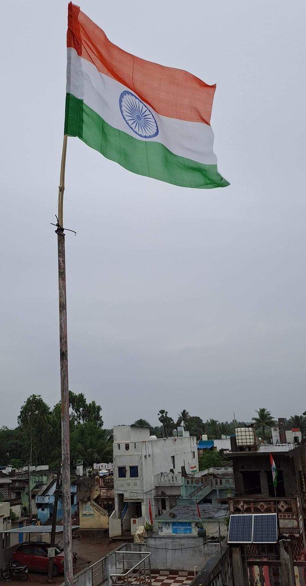 apeddababu's tweet photo. *ఆజాదీ కా అమృత్ మహోత్సవంలో   సందర్బంగా   పూసర్లపాడు  గ్రామంలో మా నివాసం   నందు   హర్ ఘర్  తిరంగా  కార్యక్రమం లో  జాతీయ  జెండాను  ఆవిష్కరించిన  పూసర్లపాడు  పంచాయతీ  వైస్ సర్పంచ్  అరవల   పెద్దబాబు. https://t.co/eONOr5MATO