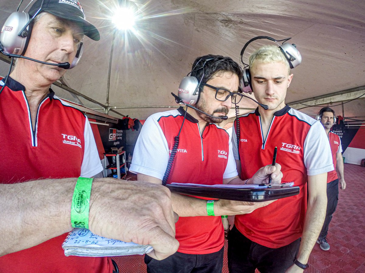 SuperTC2000's tweet photo. ⚙️ Afinando los últimos detalles para el #GPELAION 🔥 https://t.co/wHAbFn5KNN