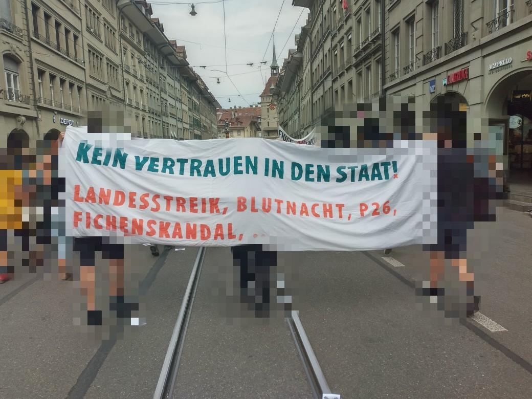 NoFides's tweet photo. Die Demo ist zügig unterwegs und ist soeben in der Marktgasse angekommen. https://t.co/057m09ANif