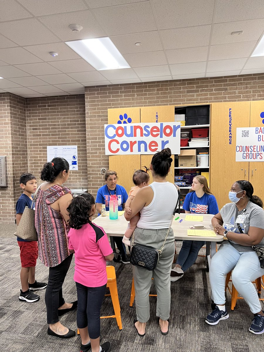 Ms_E_Sanchez's tweet photo. Hound Dog Express was a HUGE success @HorneElementary! A big THANK YOU to all our teachers and staff who spent their Saturday helping our parents and students prepare for the beginning of this #HoundDogMagical year! @CyFairISD https://t.co/eFrA7vy4y0
