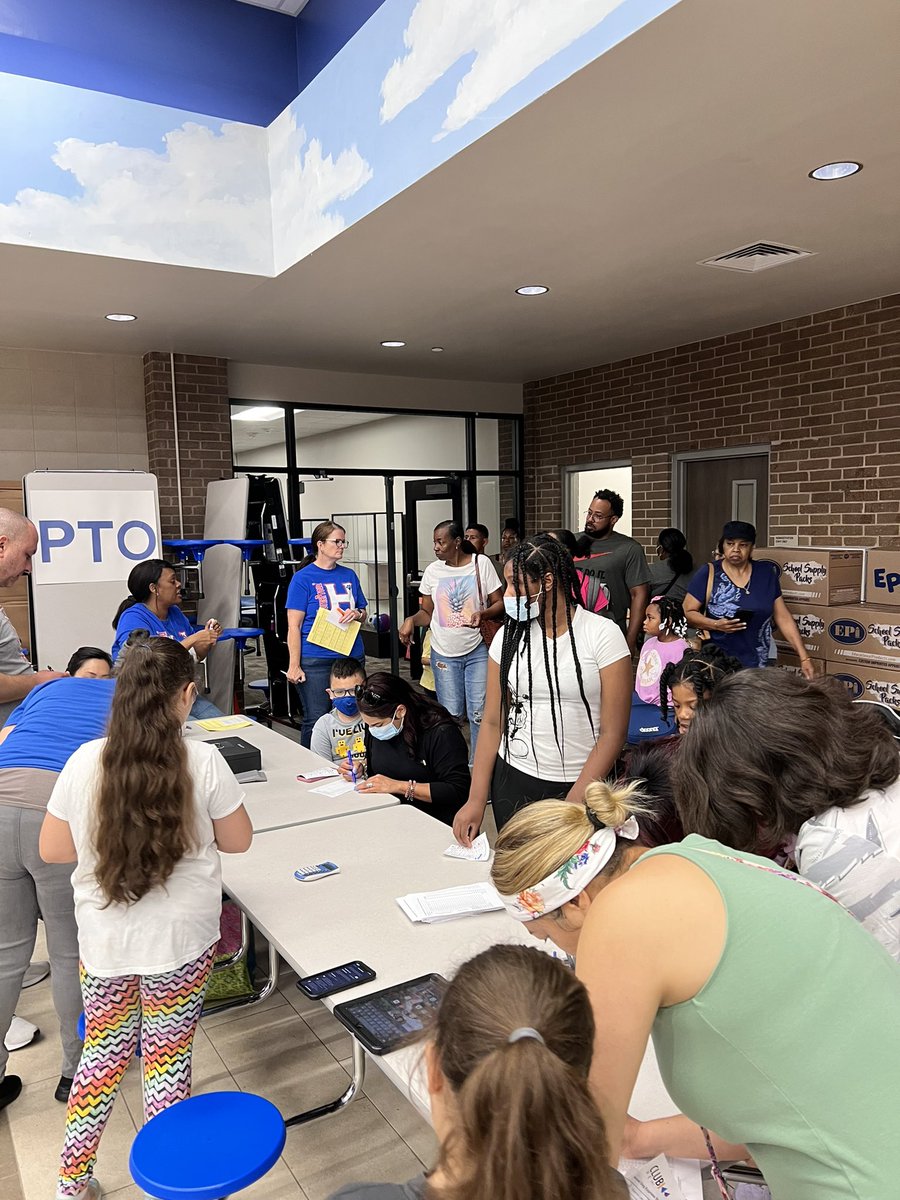 Ms_E_Sanchez's tweet photo. Hound Dog Express was a HUGE success @HorneElementary! A big THANK YOU to all our teachers and staff who spent their Saturday helping our parents and students prepare for the beginning of this #HoundDogMagical year! @CyFairISD https://t.co/eFrA7vy4y0