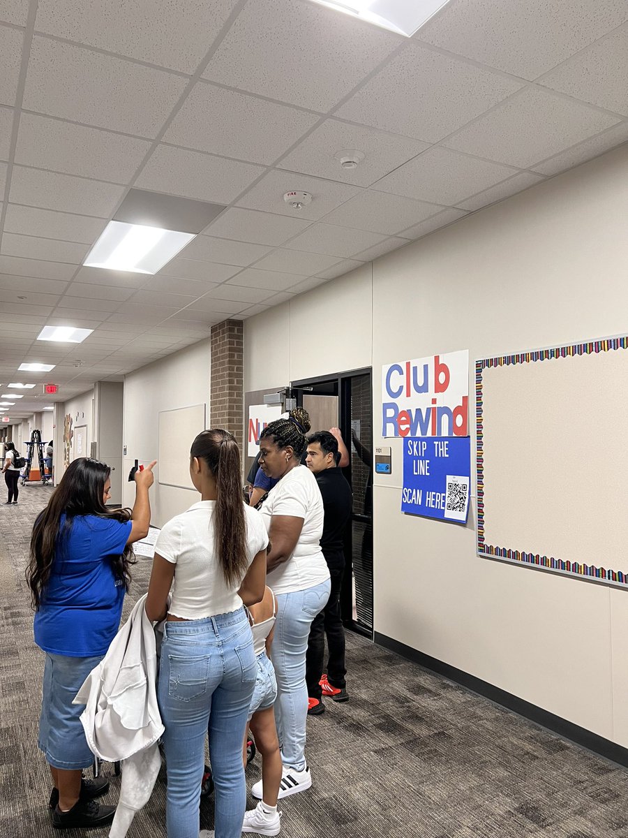 Ms_E_Sanchez's tweet photo. Hound Dog Express was a HUGE success @HorneElementary! A big THANK YOU to all our teachers and staff who spent their Saturday helping our parents and students prepare for the beginning of this #HoundDogMagical year! @CyFairISD https://t.co/eFrA7vy4y0