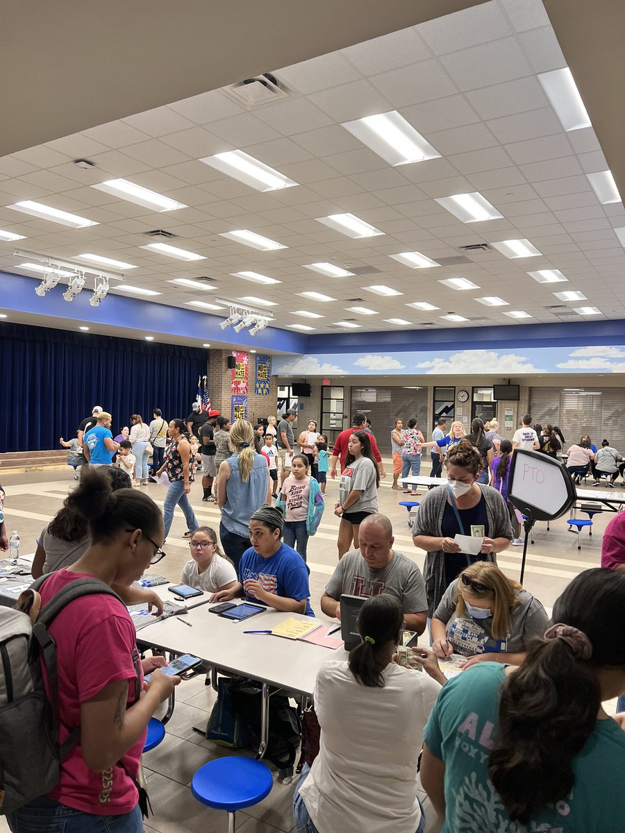 Ms_E_Sanchez's tweet photo. Hound Dog Express was a HUGE success @HorneElementary! A big THANK YOU to all our teachers and staff who spent their Saturday helping our parents and students prepare for the beginning of this #HoundDogMagical year! @CyFairISD https://t.co/eFrA7vy4y0