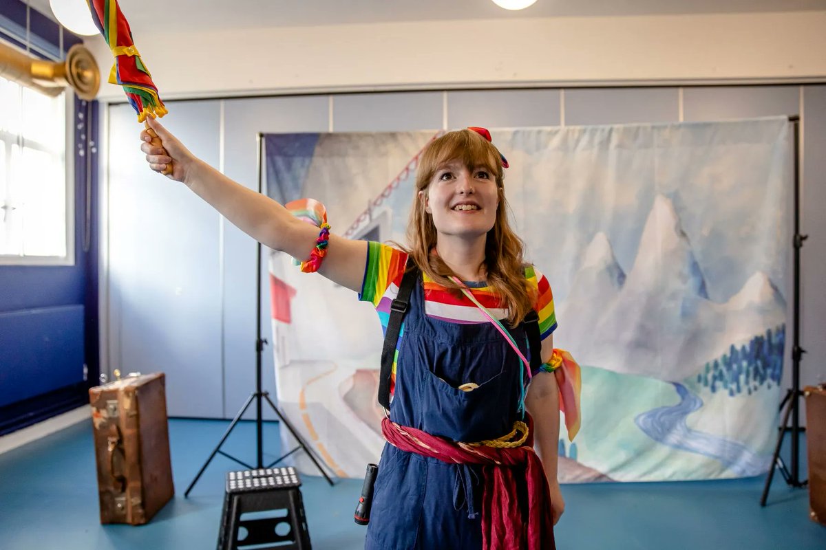 10 shows down! But don't worry, you still have 4 more chances to catch The Girl and the Dragon!

Join our adventures:  buff.ly/3cKQTlO 

📷 <a href="/_he_photo/">Harry Elletson Photography</a> 

<a href="/MiniWilk/">Minnie Wilkinson</a> 
<a href="/MoorjaniNiall/">Niall Moorjani</a> 
<a href="/ScotStoryCentre/">Scottish Storytelling Centre</a> 

 #theatre #storytelling #childrenstheatre #edfringe #edfringe22 #dragon