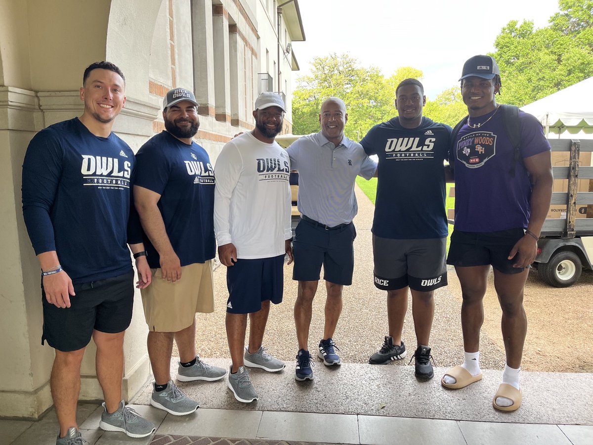 Move in day at Rice University. Helping out the campus as they move into their resident halls! Love the family environment here at Rice! ⁦@CoachRegalado⁩ ⁦@coach_Menefee⁩