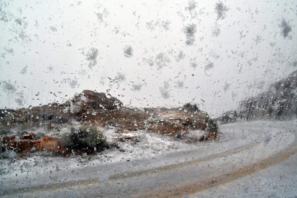 ReenvalSA's tweet photo. Being up on the #swartberg mountains near #princealfred early this morning when it began to #snow here are a few photos Credit to Sue Hoppe with permission to share
📷Ursula Caroll
@SAWeatherServic @VoxWeatherZa @peoples_weather @ewnreporter @RadioHoutstokFM @AfricaWeather_ https://t.co/lBuRL7WIRc