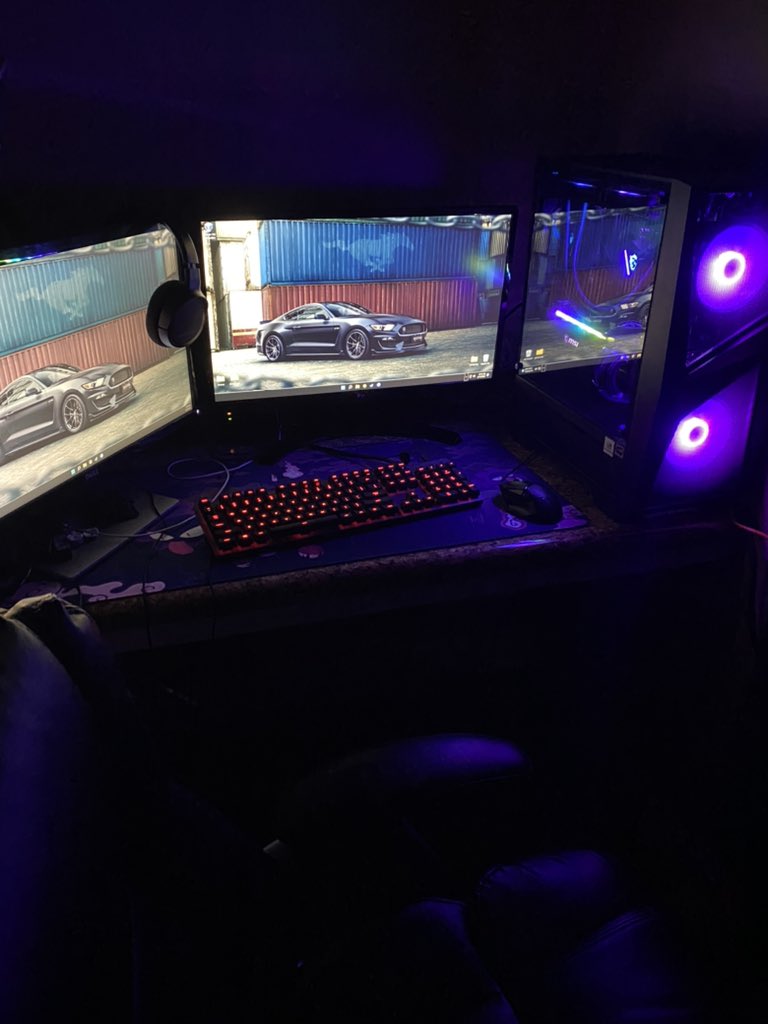edgotbread's tweet image. My “finished” Gengar Themed set up the main monitor is a 4K 60hz monitor paired with a 1080p 240hz monitor. The pc has a 5900x 64gb of ram and a 3080 10gb