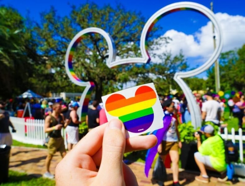 JulissaCes's tweet photo. Gobierno de Malasia 🇲🇾 cancela todos los estrenos Disney con contenido LGBT. 
Ministerio de Comunicación y Multimedia le pidió varias veces a Disney que cortaran o editaran las películas Thor y Lightyear para poderse estrenar en sus cines. Al recibir una negativa, las cancelaron. https://t.co/l8C0U5zBr2