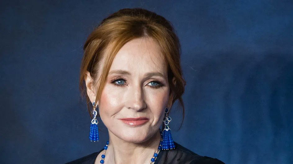 franceinfo's tweet photo. Agression de Salman Rushdie : l'autrice J. K. Rowling se dit à son tour menacée après avoir exprimé son soutien à l'écrivain
https://t.co/1SMppGY3zG https://t.co/0RRvdcFxx5