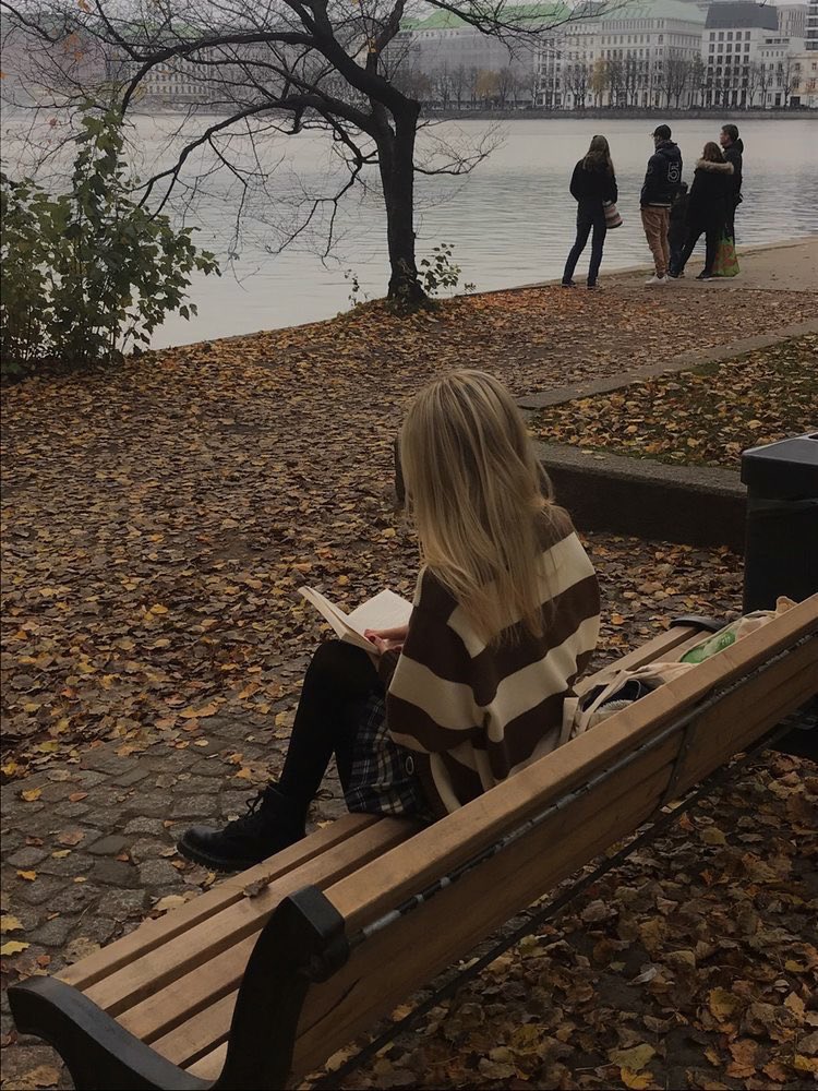 malusokay's tweet photo. So excited for autumn... 💭🍂☕️ https://t.co/9sRZ6E5a9n