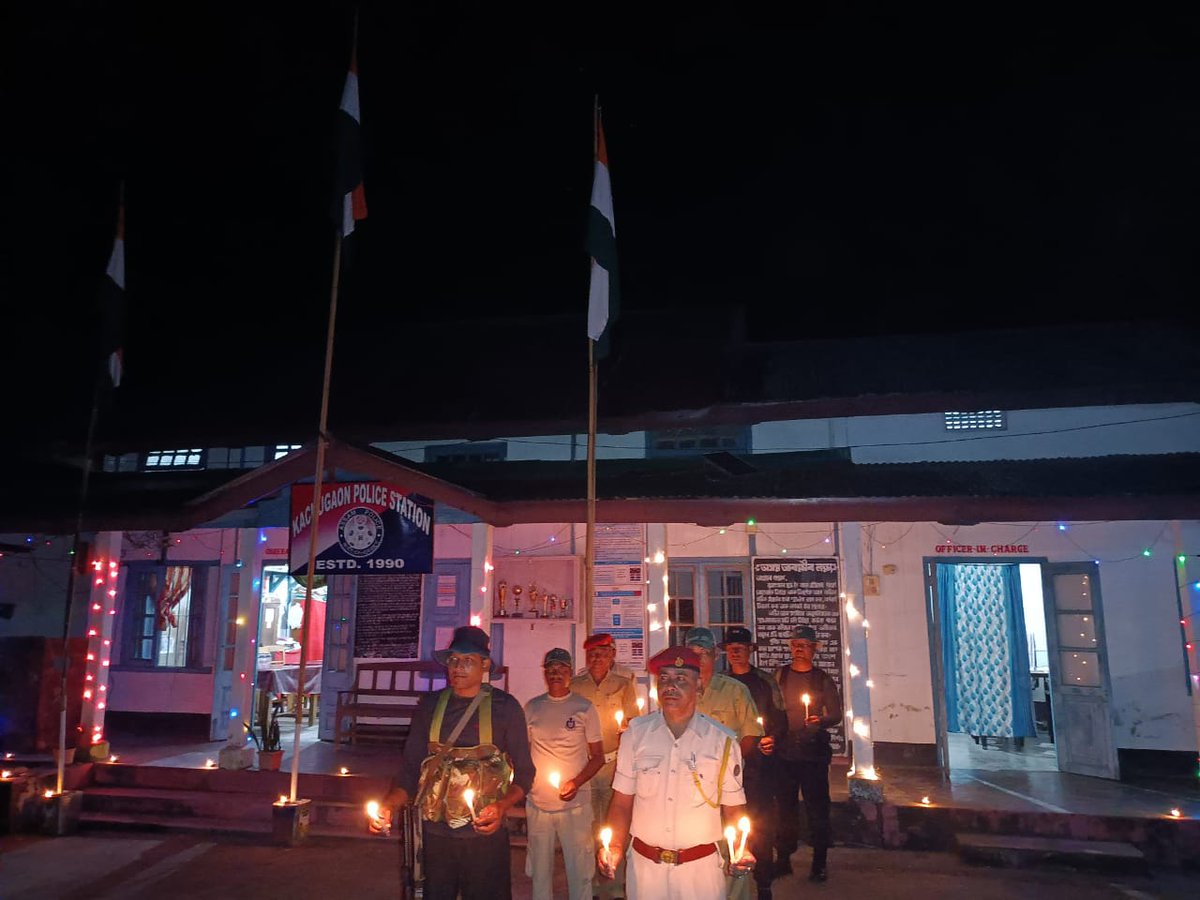 KokrajharPolice's tweet photo. #Kachugaon Police Station
#AzadiKaAmritMahotsav
#HarGharTiranga
#HarGharTirangaAssam
@PMOIndia
@HMOIndia
@MinOfCultureGoI
@CMOfficeAssam
@himantabiswa
@DGPAssamPolice
@assampolice https://t.co/4wd81WZSmW