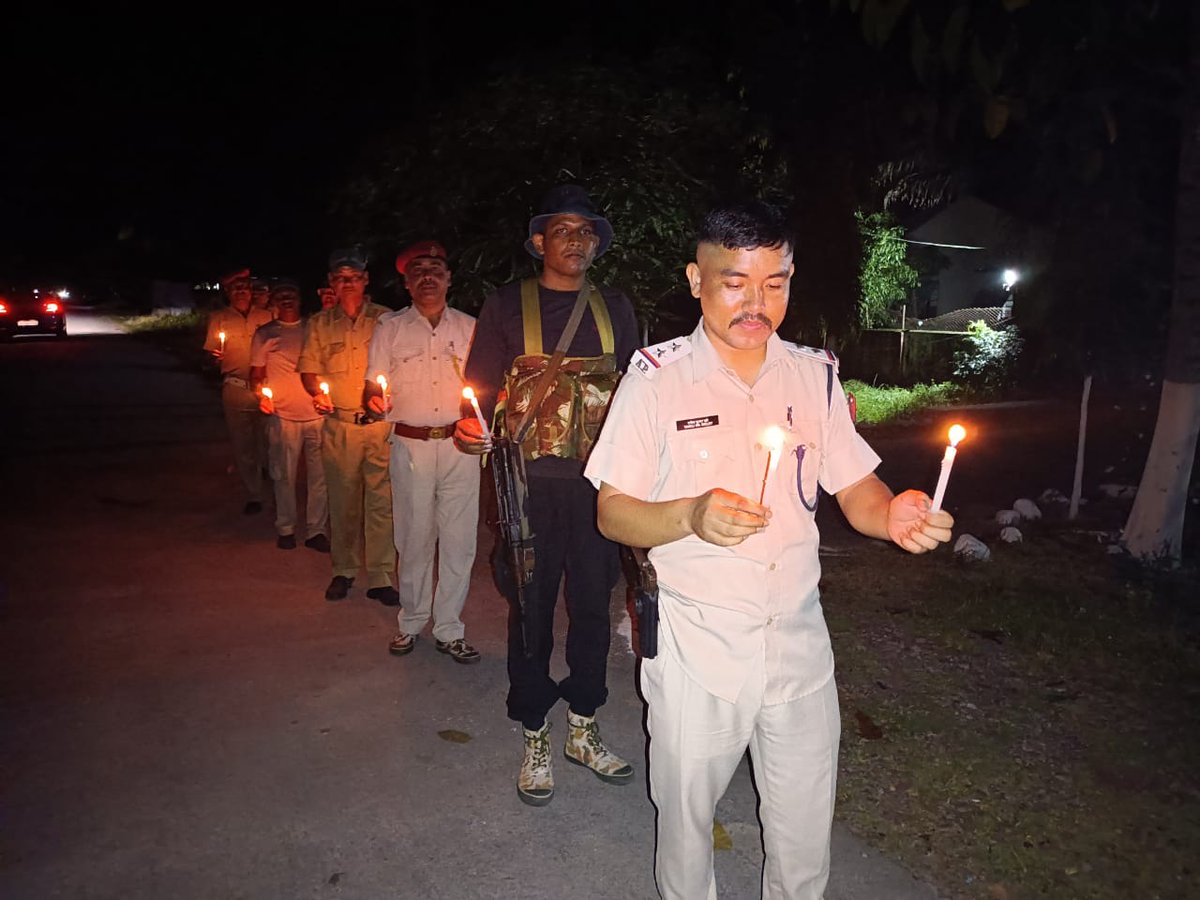 KokrajharPolice's tweet photo. #Kachugaon Police Station
#AzadiKaAmritMahotsav
#HarGharTiranga
#HarGharTirangaAssam
@PMOIndia
@HMOIndia
@MinOfCultureGoI
@CMOfficeAssam
@himantabiswa
@DGPAssamPolice
@assampolice https://t.co/4wd81WZSmW