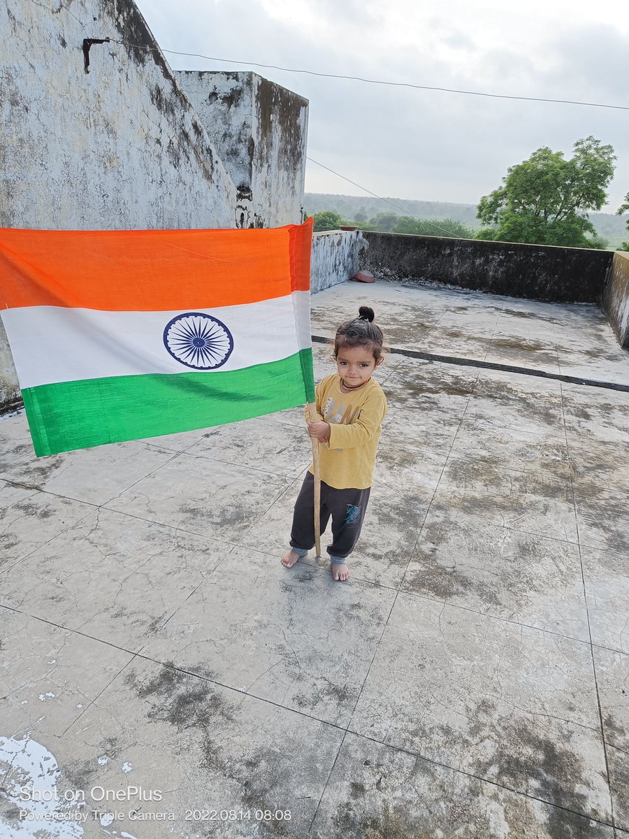 punit_patel1212's tweet image. મારી દીકરી રાહી પટેલ અને એના દાદા ...#HarGharTiranga