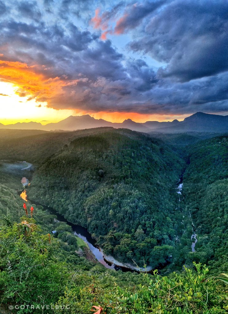 It's been a while since I've enjoyed a sunset at this spot. 
#mapofafrica #wildernessgardenroute 
<a href="/GardenRoute_SA/">Garden Route SA</a> 
<a href="/TourWilderness/">Wilderness tour</a> <a href="/sunsetsaddicts/">Sunsets 🌅</a> <a href="/gotosouthafrica/">VisitSouthAfrica</a> <a href="/TourvestDM/">TourvestDM</a> <a href="/southafricauk/">South African Tourism</a> 
<a href="/Tourism_gov_za/">Dept of Tourism</a> <a href="/gomagSA/">go! magazine</a>