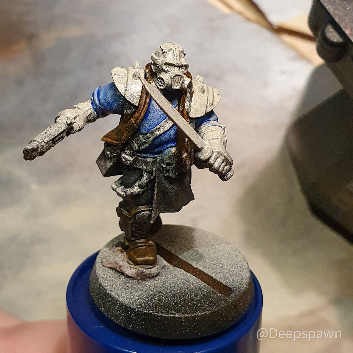 deepspawn's tweet photo. #hobbystreak day 27: Today I primed my Orlocks and started blocking out the color with contrast paints. I only had a minor battle with the airbrush to get it to do what I wanted it to do, but practice makes perfect https://t.co/52foptiFSs