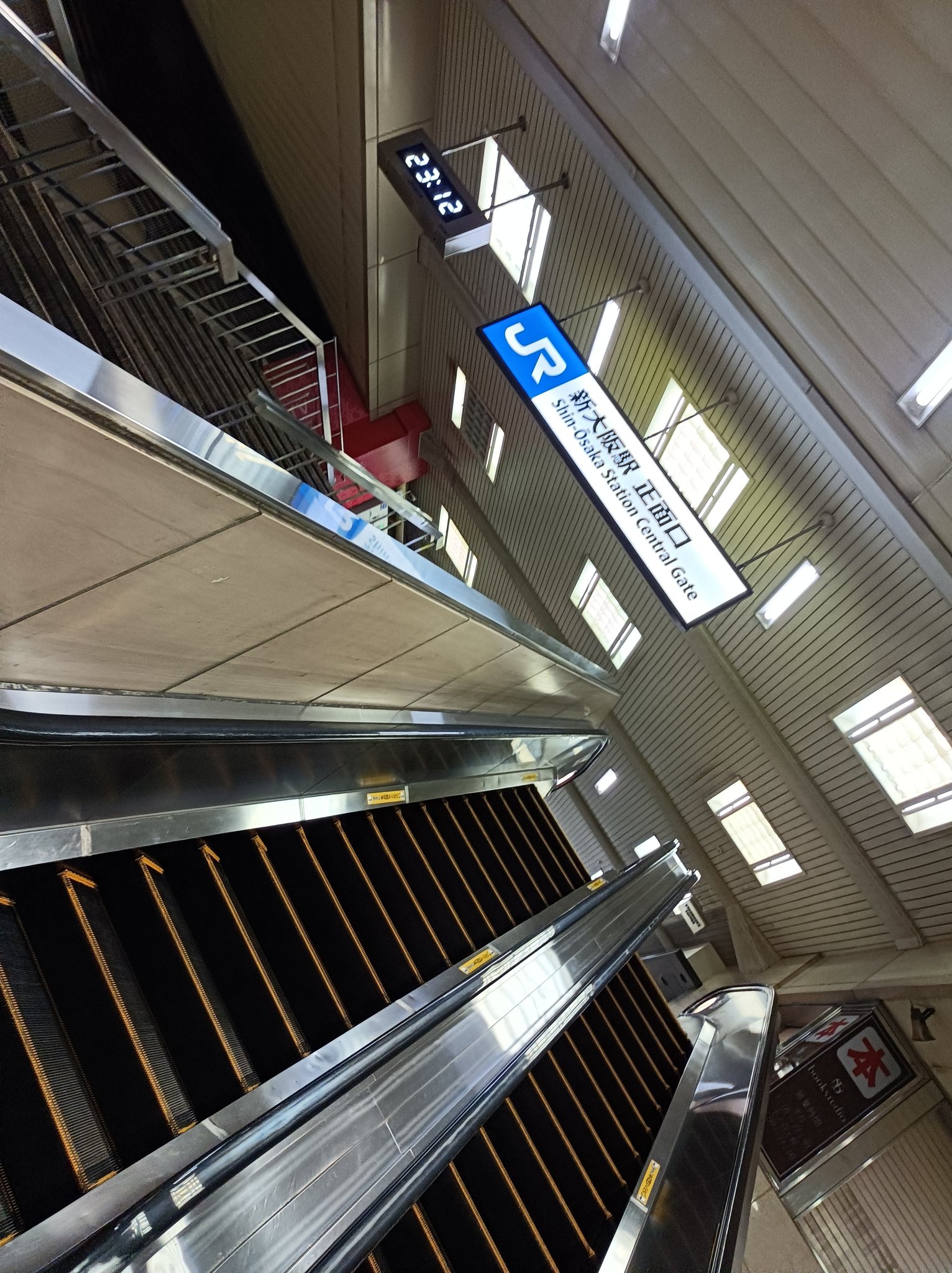 تويتر アヴェンジャガーさん على تويتر 今回の大阪もめちゃめちゃ楽しかった ゝ 大阪でお会いした方々 イベントを主催してくださったしょうねんさん本当にありがとうございました 帰りの新幹線がなかったので漫喫に泊まって朝帰ります R いい思い出