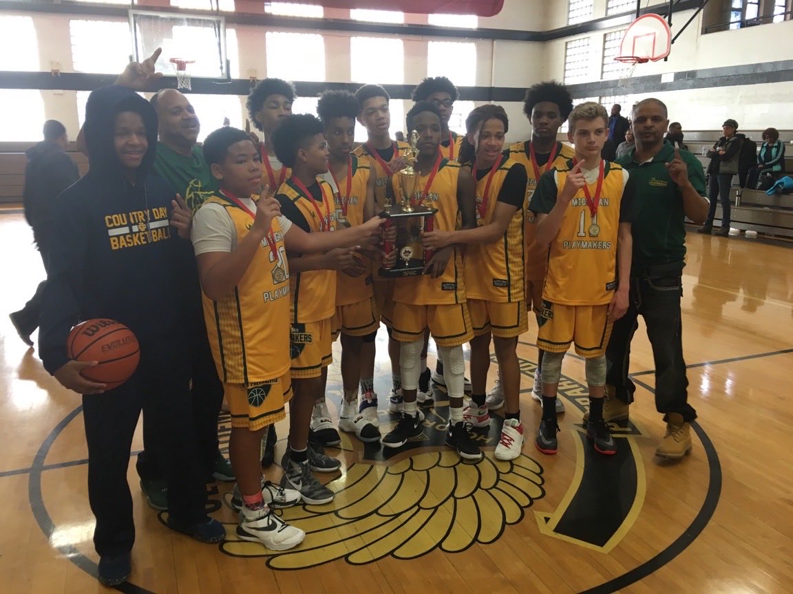 Everyone in this pic is College Athlete 💚💛